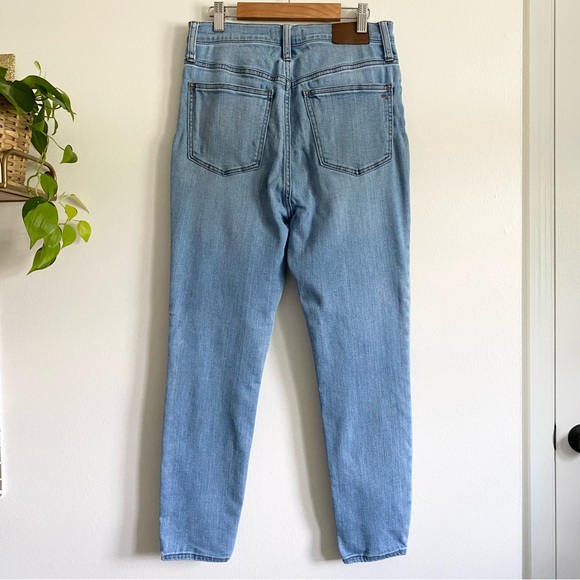 Madewell 11" High-Rise Roadtripper Jeans in Beckwith Wash: Button-Front Edition - Picture 5 of 8